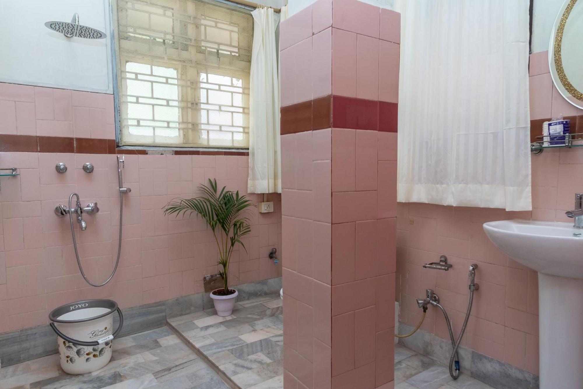 Bed and Breakfast The Urban Grandeur 1 Guwahati Zewnętrze zdjęcie